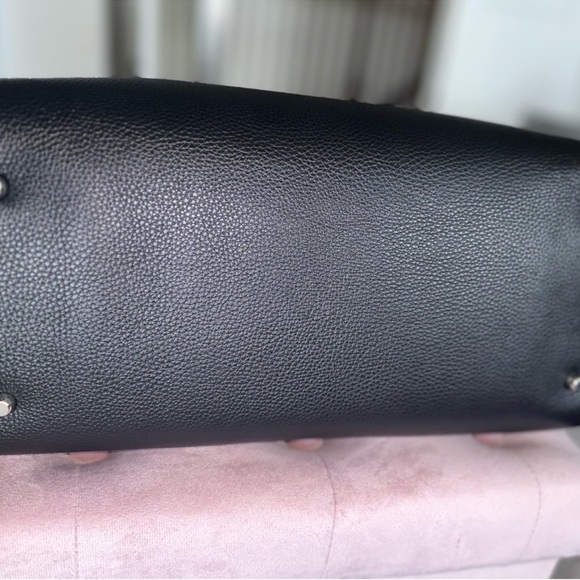 COACH 100% Authentic Coach Dempsey 40 Carryall Bag. - Picture 3 of 6